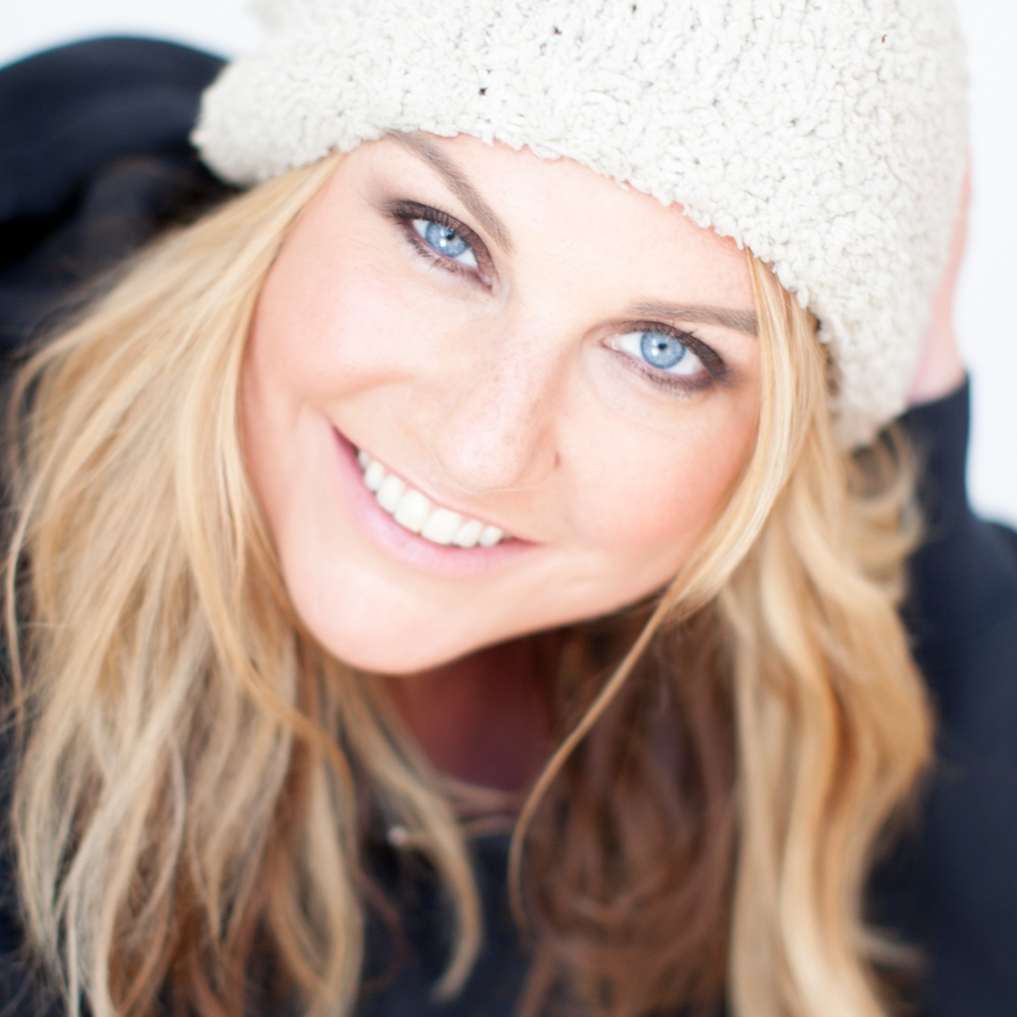 Owner/Principle Photographer at Laura Witherow Photography. Ohio Native. Chicago resident. Dog mom to Miley and Ginger.