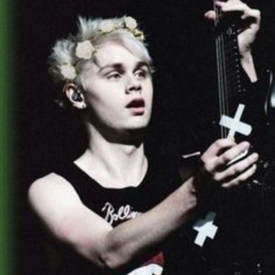 i fell in love with a few australian dorks... im alex aka calum's secret lover byeee✌️