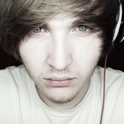 HI! I'm Austin Powers a 20 year old Multi-Genre Music Producer.