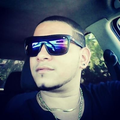 Estudiante en term MARKETING, padre e hijo, DOM, de Mte Pta pal mundo, salsero hasta la muerte, un tipo jevy mas swing y me mato