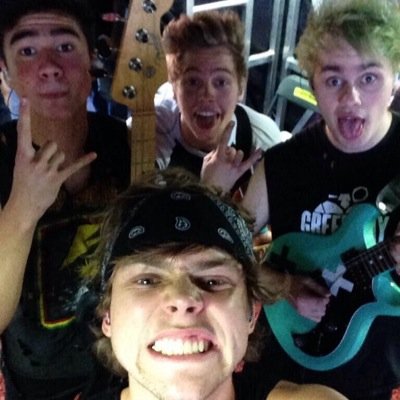 If a 1D or 5SOS guy follows me, i will give him a blow job, scouts honor! https://t.co/Hlg3YzSey9