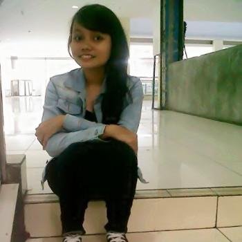 PutriYuliH's profile picture. Pengeen menjadi anaak yaang sukses disuatu saat nanti dan membuat orang tua bangaa ;;)