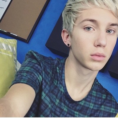 Im just in love with the queen ryannminajj. oh did I say im his whore ;)