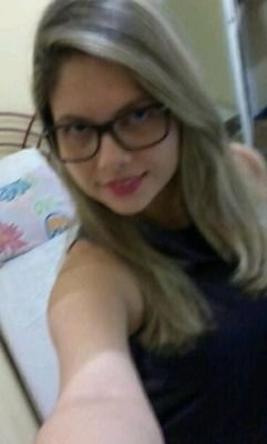 “Não sou perfeita, tenho vários defeitos, porém são eles que me fazem ser única!