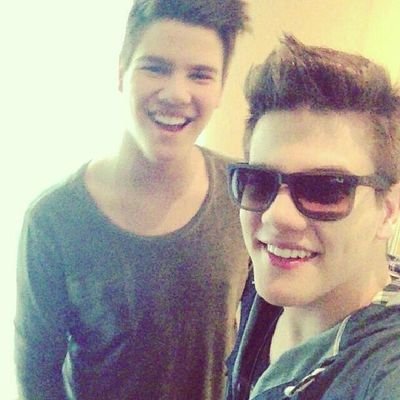 eu vou sempre esta ou lado dos meus idolos porque eu amo eles muito  @brenoecaiocesar amo voces