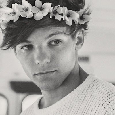 hii! i am sixteen, but treat me like i'm four! i like to color, and play, and dress up!!