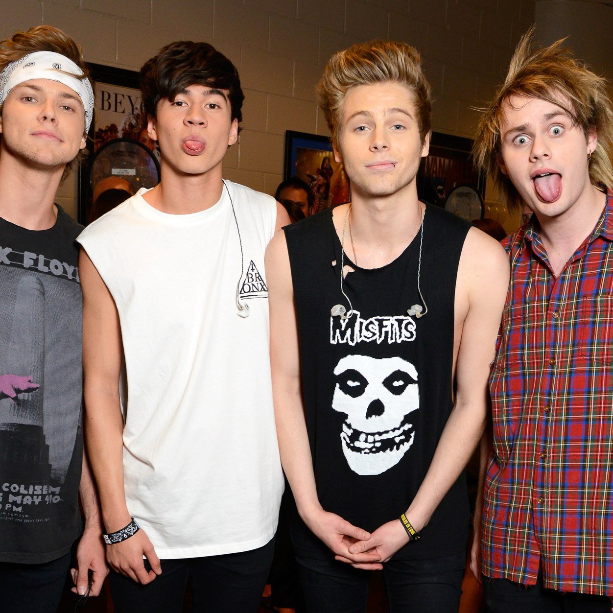 You dance hot ~Luke Hemmings :) ♡Aussie Fan♡ #vote5sos •♡The bags under my eyes are sponsored by 5 Seconds of Summer :-) ♡• @5soszoellavotin ◡̈ @5sosvoting69306