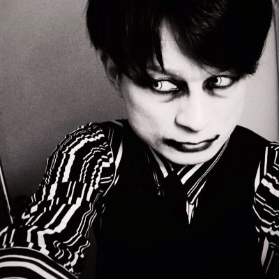 ホラー、SF、昭和の邦画など、映画大好フルチです！特撮も好き。シックスと言うバンドでヴォーカルやってます。 惨劇レコード所属