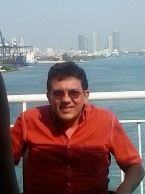 Economista, 
Magister en Tributación Inal. Comercio exterior y Aduanas.
Orgulloso papá de Mafe, Dany, Ale y Sammy