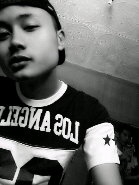 •Never trust somebody who fucks with everybody.. •٠·.