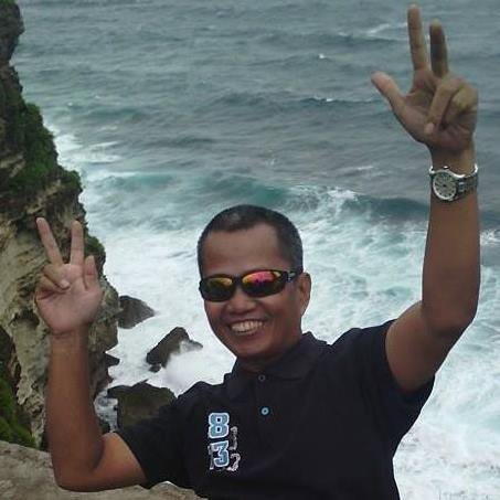 kelahiran betawi punya pandangan jauh kedepan untuk bisa dijadikan panutan oleh seluruh keluarga kecil dan besar.pekerja keras dan tak pernah putus asa