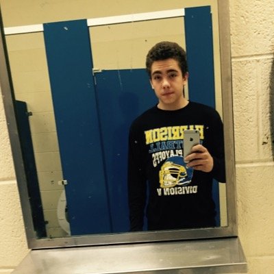 Ride Bikes! Play Hockey (insert hockey puck emoji here) 17Years Old 1⃣7⃣HHS class of 16'Mid Michigan Storm Hockey ⚡️