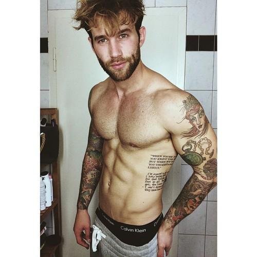 LostInMySanity's profile picture. OOC for @LugubriousGlum. #BH