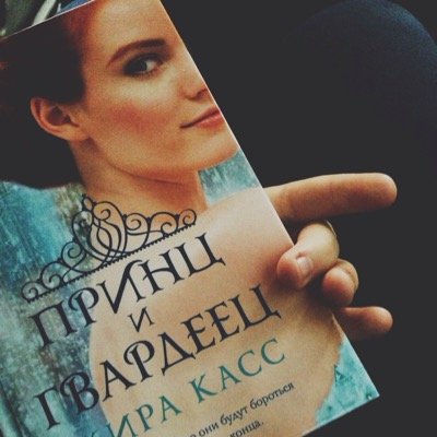 BookBlogKC's profile picture. 