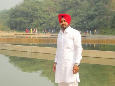 ਜਦੋਂ ਪਤਾ ਓ ਦਿਲਾਂ ਦੀਆਂ ਜਾਣਦਾ ਏ.
..ਵਾਰ ਵਾਰ ਵੇ ਸੱਜਣਾ ਬੋਲੀਏ ਨਾਂ 
ਕਿਤੋਂ ਸਿਖ “ਗਿੰਨੀ” ਵੇ ਸ਼ੁਕਰ ਕਰਨਾ ....
ਐਂਵੇਂ ਲੇਖਾਂ ਦੇ ਪੰਨੇ ਫਰੋਲੀਏ ਨਾਂ 。。。