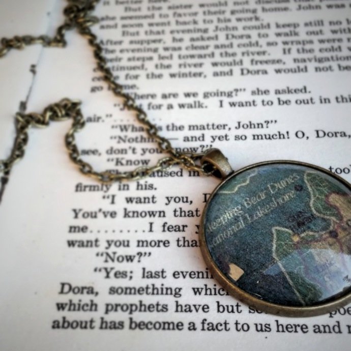Sharing our love of traveling ~ Selling custom map pendants enclosing a map of the location close to your heart