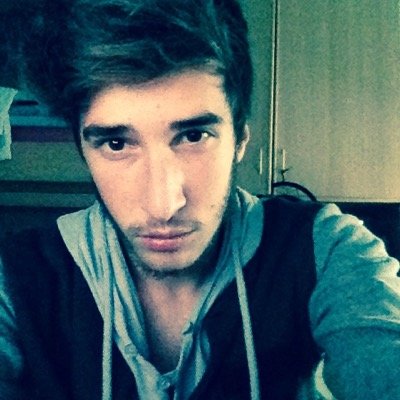 Hello I'm 18 years old, I love J-AX, football, friends, girls, FIFA and A.C. MILAN