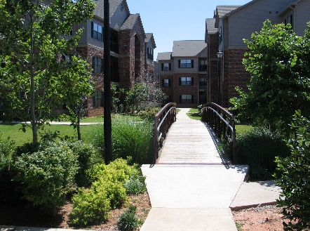 Highland Pointe is a prestigious community tucked away in a peaceful suburban setting only 20 minutes from downtown Oklahoma City. Call (866) 302-1870.