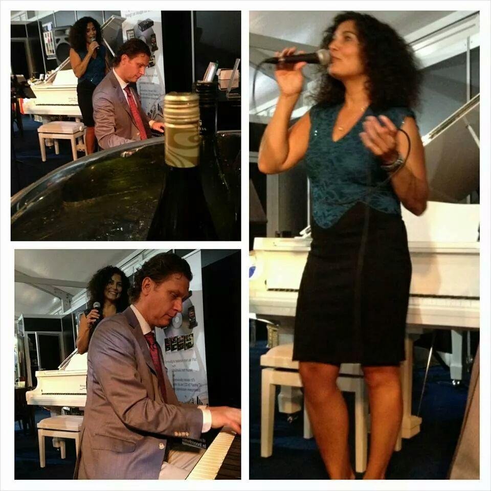 Live (sfeer)muziek met zang & piano. Een combinatie van Easy Listening, Jazz, Pop, Dance Classics en Soul. Ceremonies, recepties, partijen, borrels, afscheid.