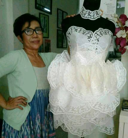 fashion designer n director of quinna school of fashion malang