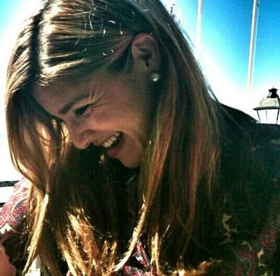 Periodista que cuenta las noticias en Radio Jerez Cadena Ser y mami por partida doble