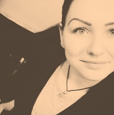 странная девушка ахаха