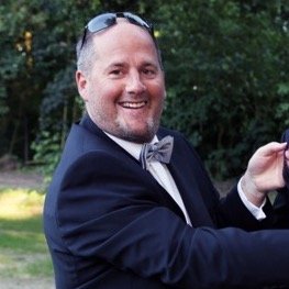 Tweets van de hand van Christophe De Waele, gemeenteraadslid #Eeklo. Informatief, persoonlijke visie, ook wel eens ludiek.