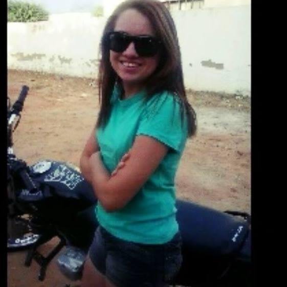 Eu sou uma Pessoa que uns julgam,
outros criticam, uns falam mal,
outros inventam, pouquíssimos
falam bem, mas sao poucos os que
me conhecem de verdade...