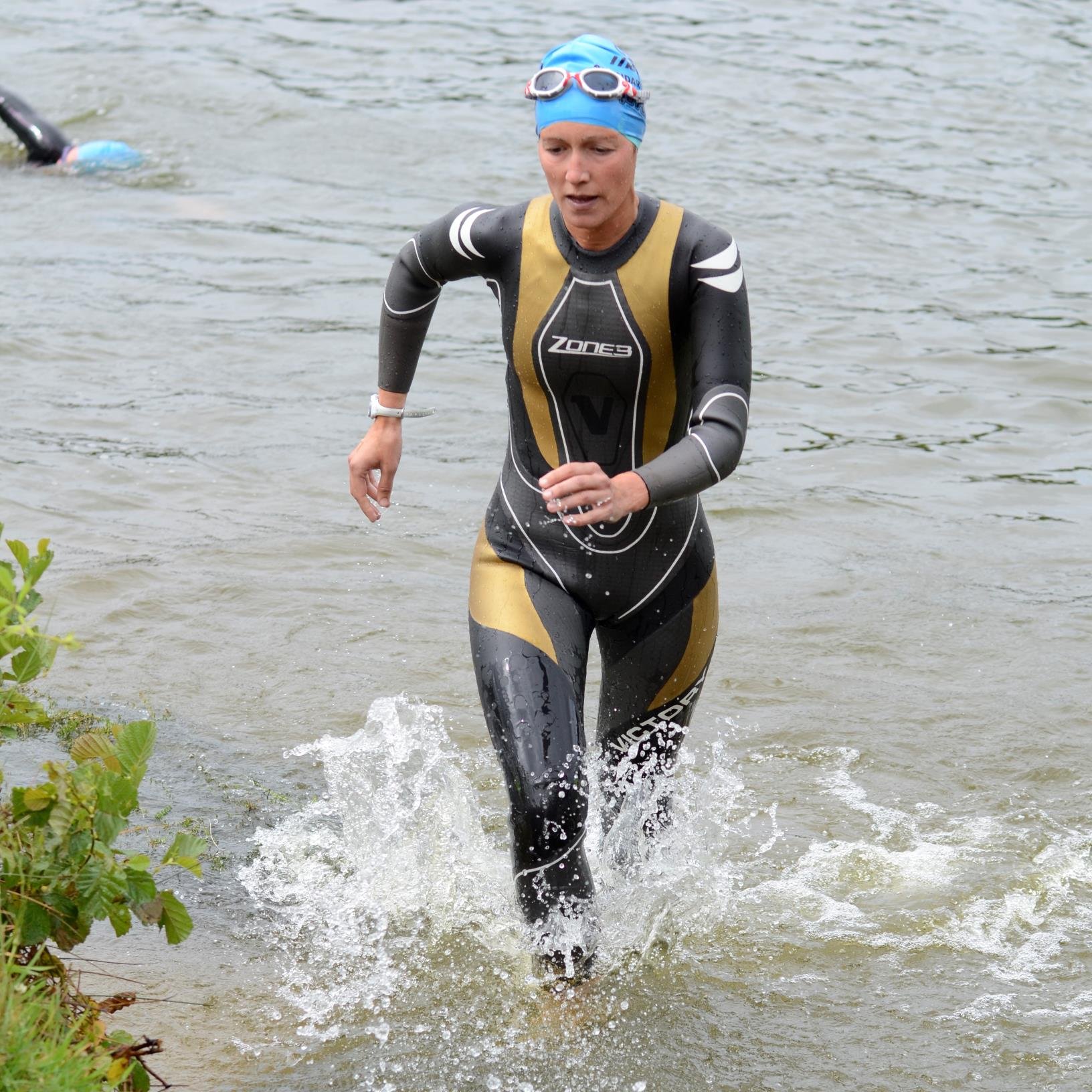 PolSci Researcher by day, training triathlete dusk til dawn,full-time dreamer experiencing the roller-coaster of life hand-in-hand with @runquicker