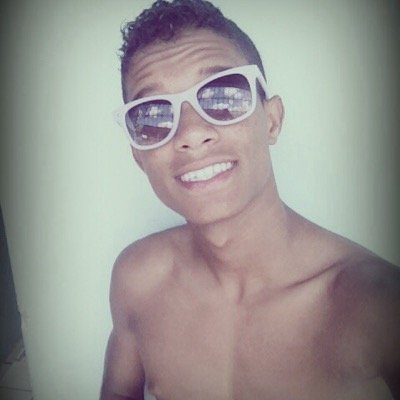 o anel que prometi esta ali, guardado pra te dar. 
   snp: pretinhog 
    insta: lacerdadeyson 
vitória/es 
17 anos