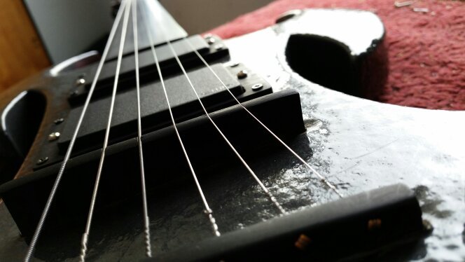 Custom fretted and fretless guitars by Dan Urriola in Elko Nevada