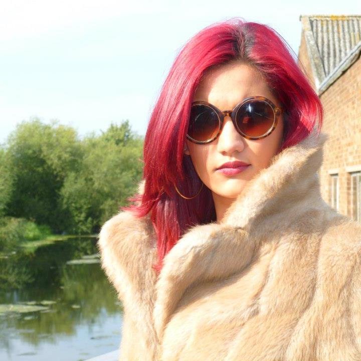 Boutique selling quirky fashionable & desirable vintage clothing /accessories . 6 Market Place