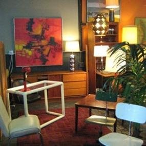 selling vintage & mid-century home decor locally, on Chairish and eBay. midcenturymemoriesco@yahoo.com