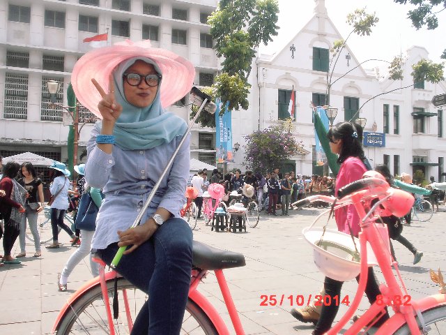 my
 name is Linda Purnamasari | I am simple girl :) | 200994 | ♥ Allah, ♥
 Muhammad SAW, ♥ my parent, ♥ my sister, ♥ Noor Iman Ramadhan, :)