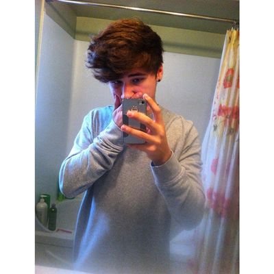 fan account for @chrisonceawhile ≥﹏≤