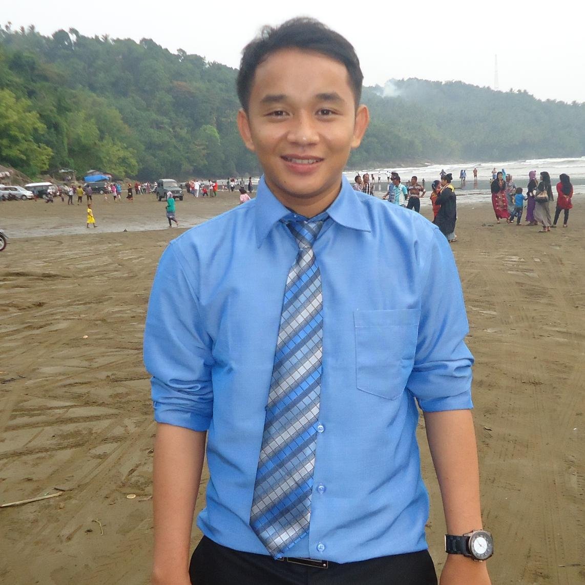 Sukses ku nanti, ingin menolong sesama mereka yg membutuhkan.. :)
