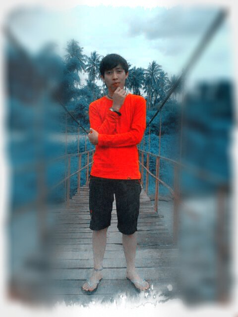 guE TucH GaK Bsa meNilAi diRi gUe SeNdiRi...tPi yAnK bsa mEniLAi DiRi gUe TUch HanYa KmU SmUa YanG uDah BerGaBunG Di Twitter GUe..