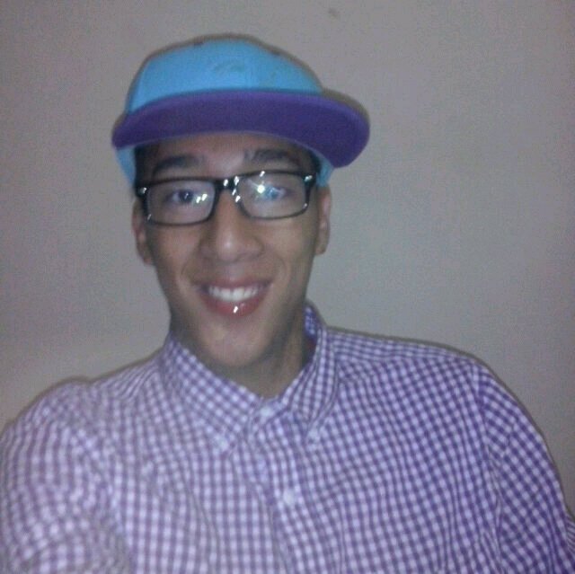 soy divertido, feliz. me gusta lo que hago. hincha de LDU(Q). Amo  A Dios. family & friends.