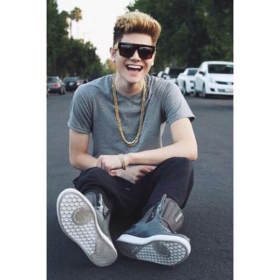 Yo its me Brandon Pulido!!!!!. Im a singer,dancer. I have two brothers Cameron and Alex. Single/rp/Bi