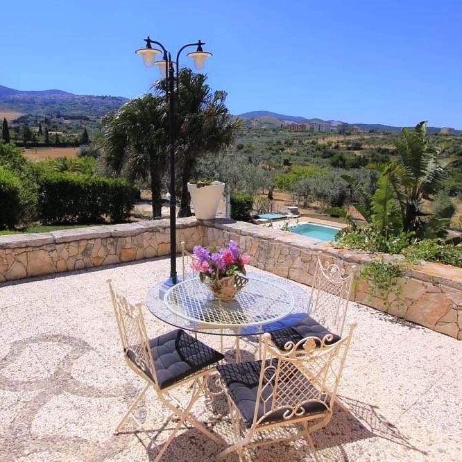 The best for your holiday in Italy. Discover the best villas in Sicily, Puglia and Tuscany.