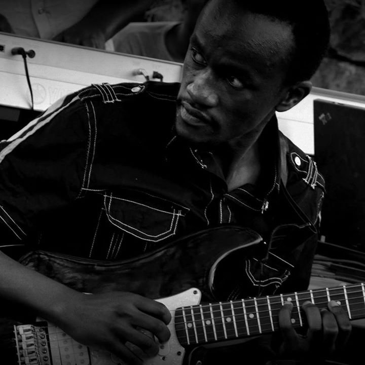 I love Jesus! introverted artist. I luv big spaces and my guitar is my best friend!
