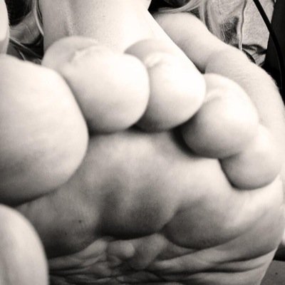 loves beatuiful women, feet, shemales and a nice dick