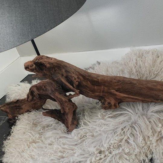 Natuurlijke woondecoratie voor stoere en landelijke interieurs. Ook XL lampen van hout.