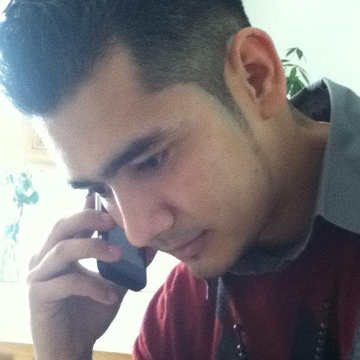 Apasionado a la musica y el deporte , Estudiante de politica.