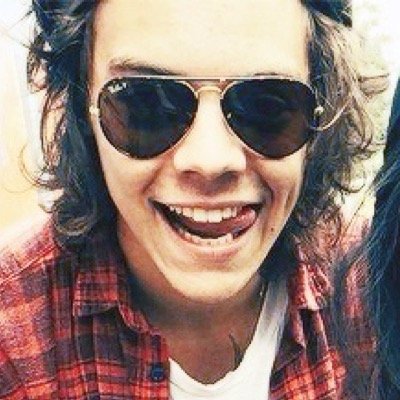 hiii, would appreciate it if you followed @lmaoshelley