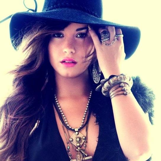 Demi Lovato and Ariana Grande 3