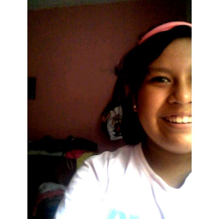 No estes su friendo por alguien que no te quiere Tu vida sigue ! Vivela aunque se una noche es parte de la montaña rusa que el la vida! :3