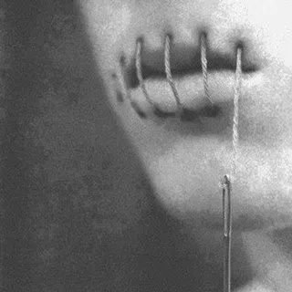 No soy nada más que un cascarón roto lleno de sueños tristes y olvidados