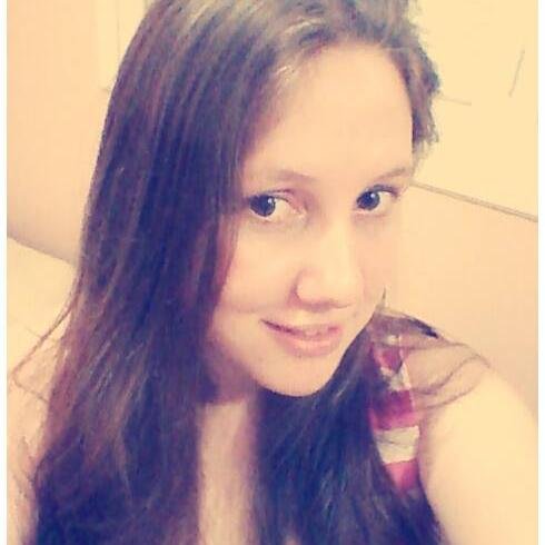 uma gaúcha feia, uma loira disfarçada,uma estranha, uma sobrevivente da depressão...segue eu?*-* namorado mais perfeito do mundo @Gnubinho
