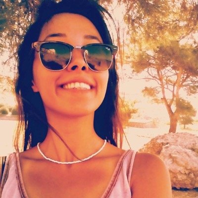 Martı sesleri vardı gülüşlerde.